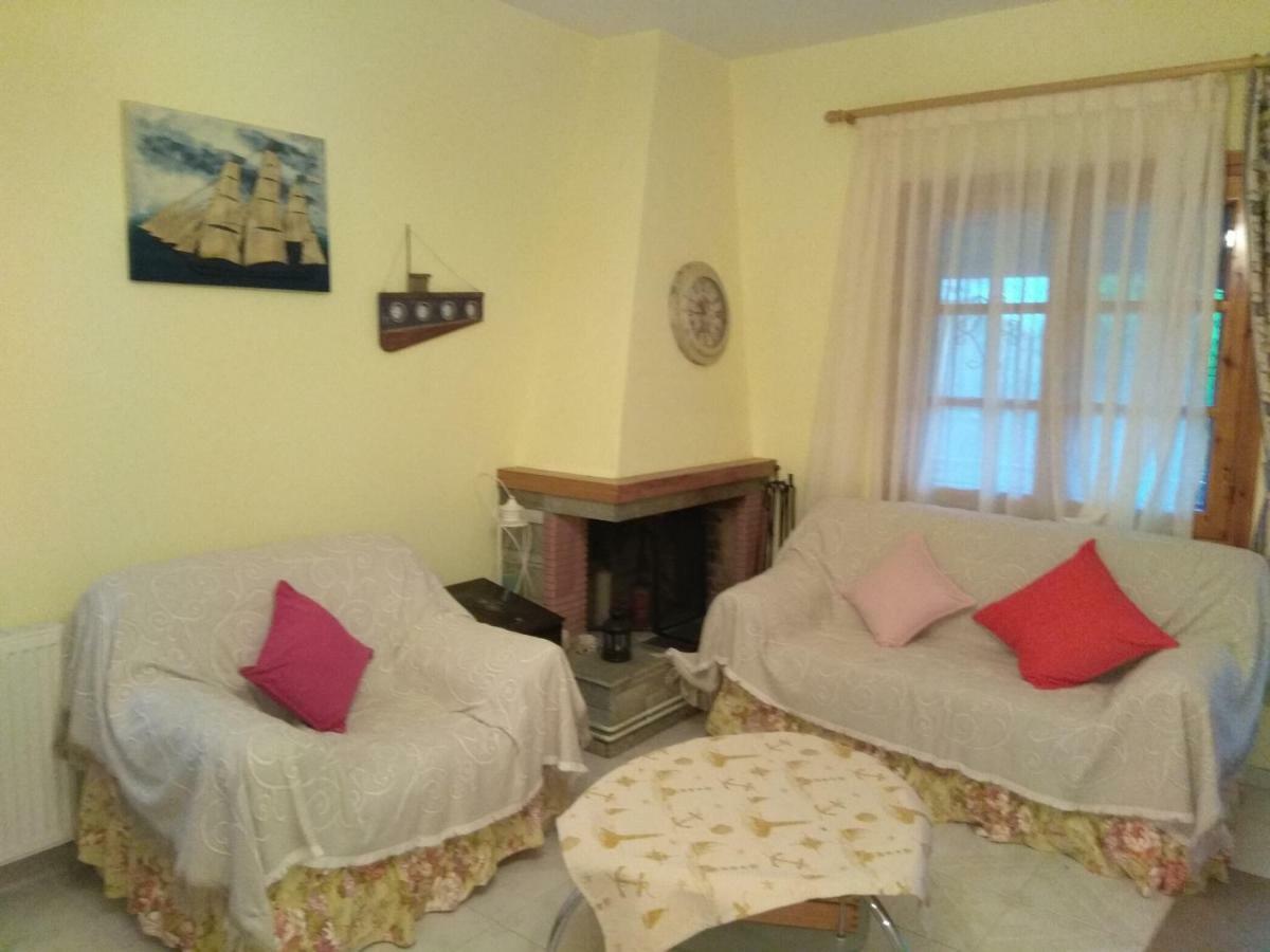 Family Seaside House In Mouries Villa Paralia Dionysiou Bagian luar foto