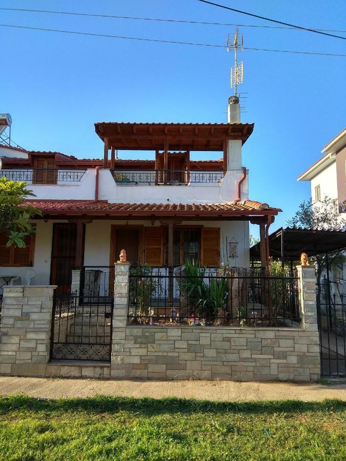 Family Seaside House In Mouries Villa Paralia Dionysiou Bagian luar foto
